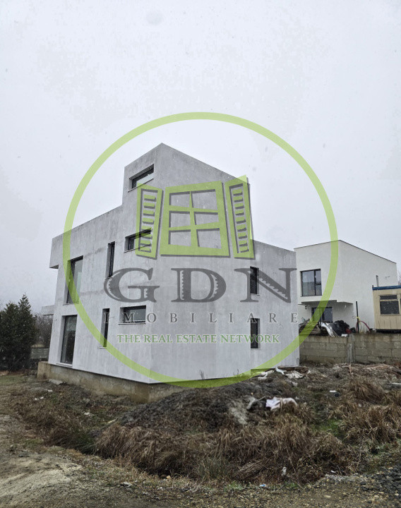 Casa moderna cu piscina suspendata, vedere panoramica in Cisnadioara.