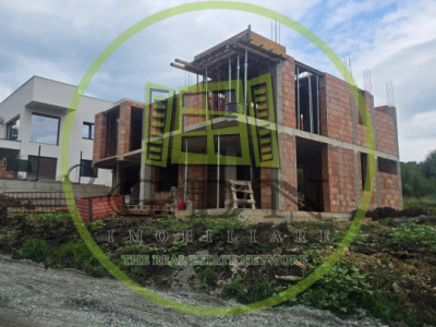 Casa moderna cu piscina suspendata, vedere panoramica in Cisnadioara.