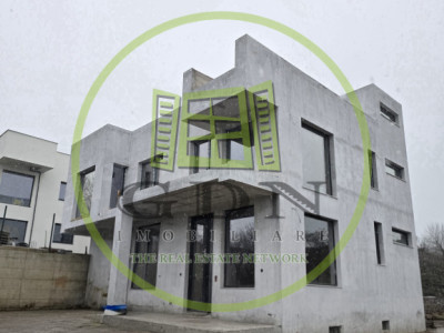 Casa moderna cu piscina suspendata, vedere panoramica in Cisnadioara.