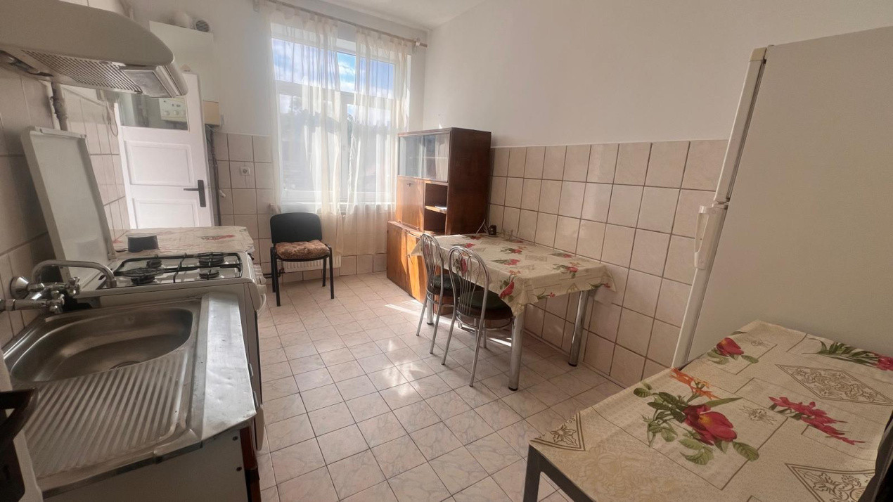  Apartament 3 camere –aproape de Colina Universității