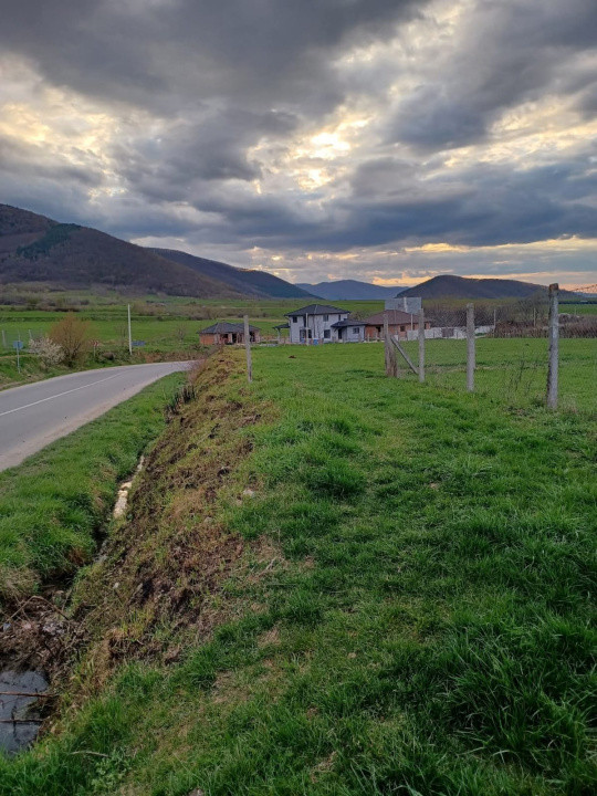Teren Intravilan 1800mp  in Poplaca 