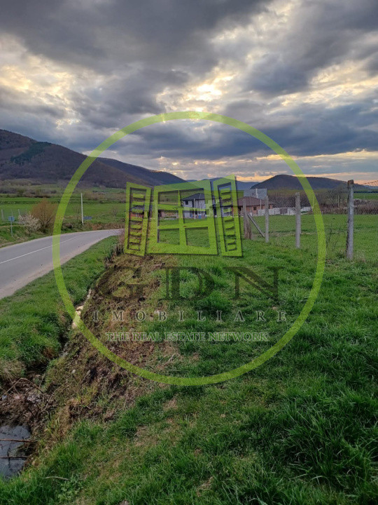 Teren Intravilan 1800mp  in Poplaca 