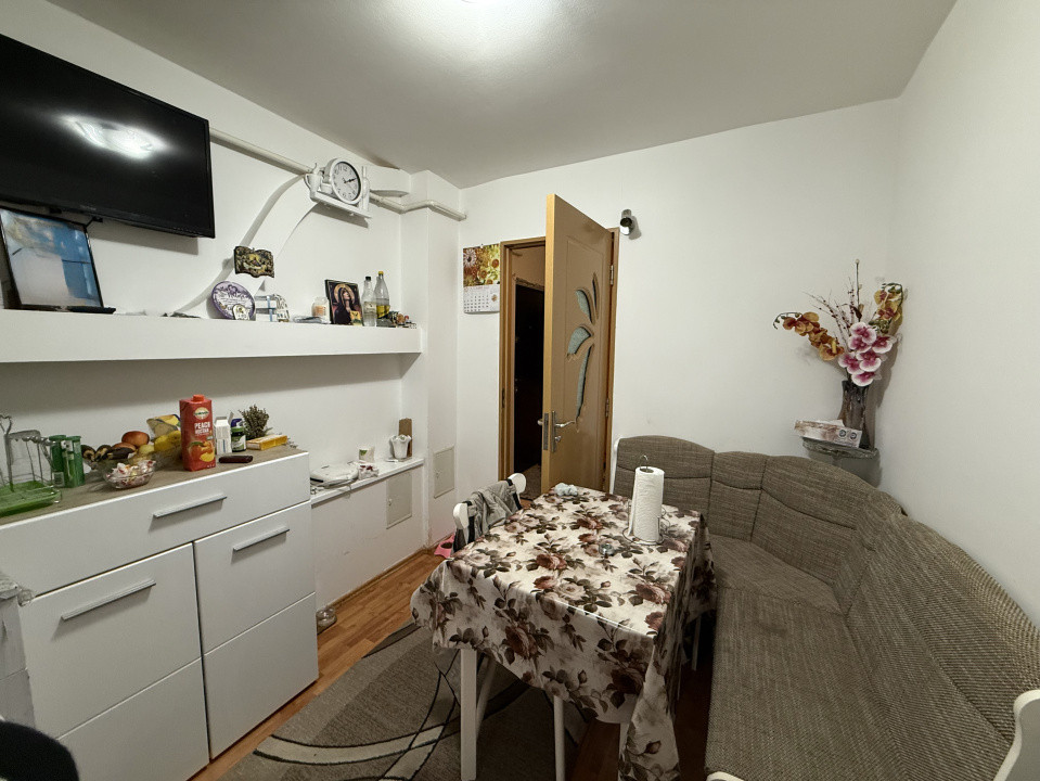 Apartament 2 camere decomandat, 52 mp,  cartier Craiovita Noua, Zona Catedrala 