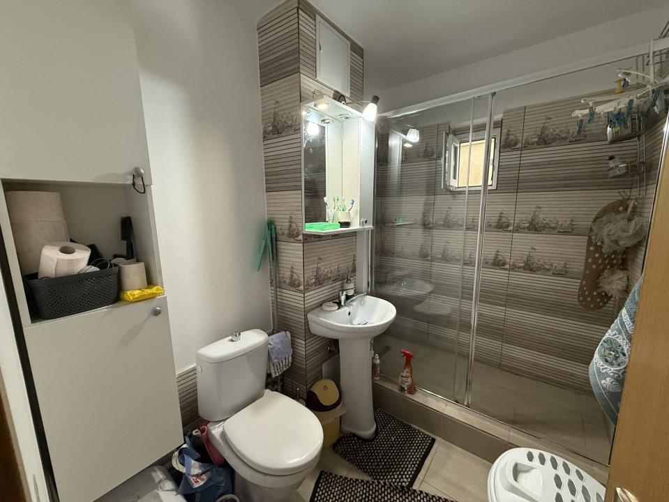 Apartament 2 camere decomandat, 52 mp,  cartier Craiovita Noua, Zona Catedrala 