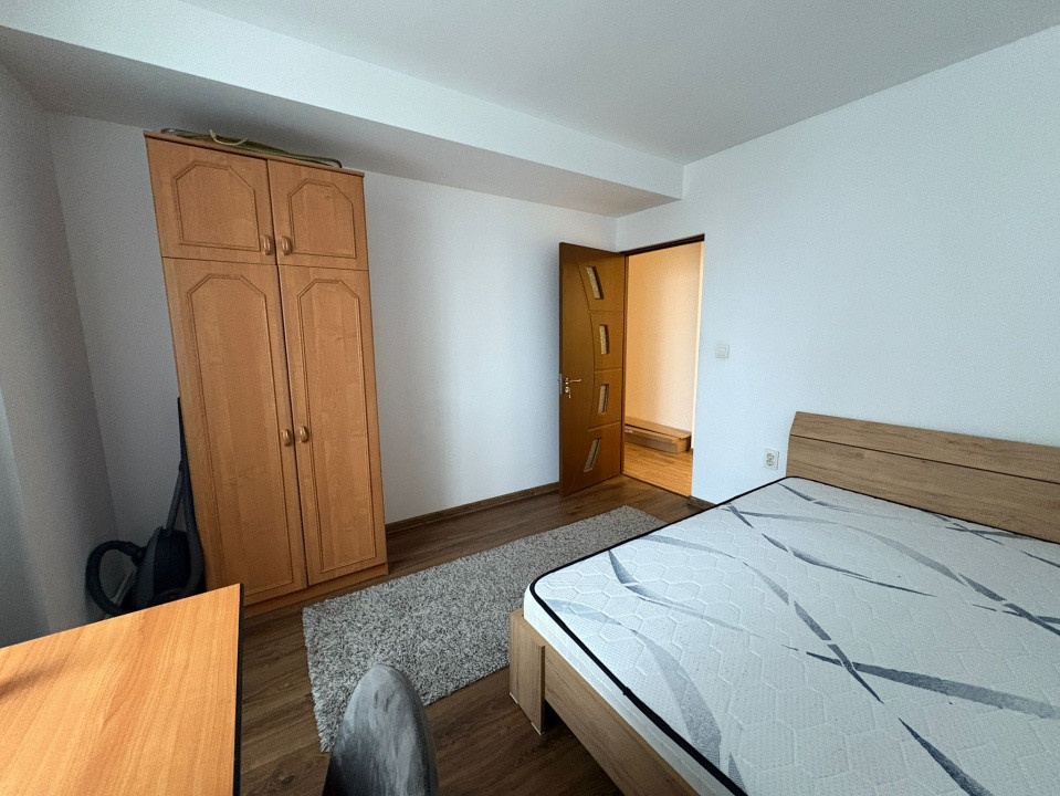 Apartament, 3 camere, decomandat, 75 mp, Cartier Craiovita, Zona Promenada