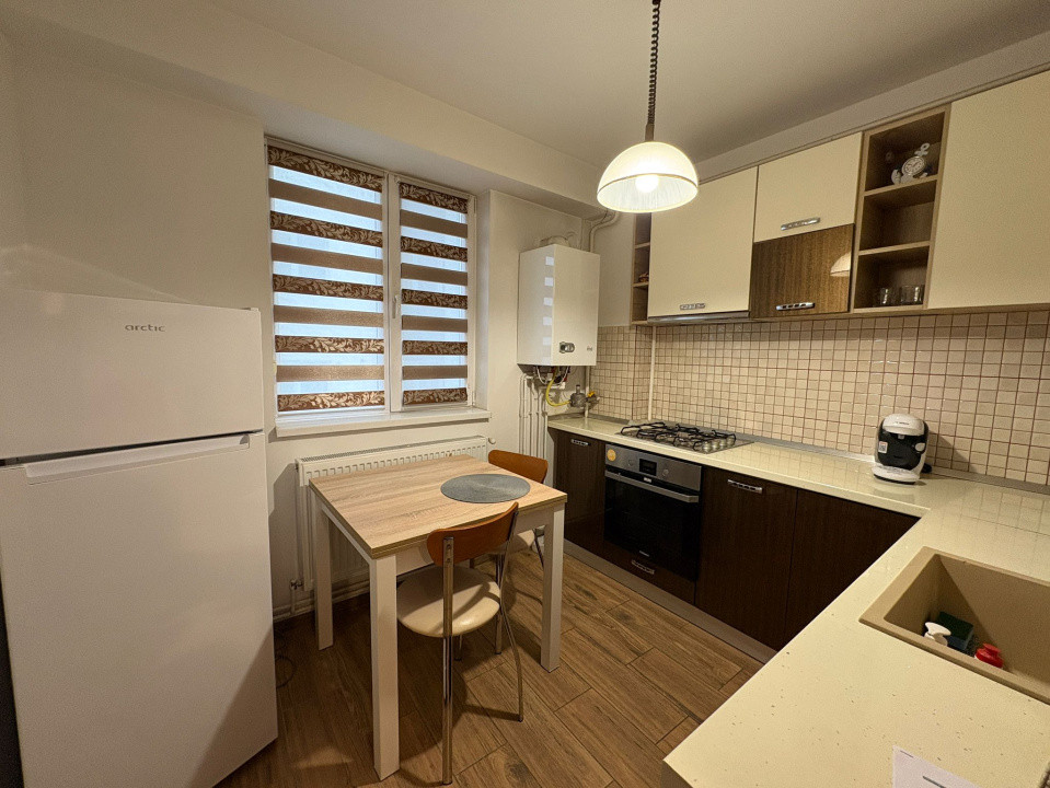 Apartament, 3 camere, decomandat, 75 mp, Cartier Craiovita, Zona Promenada