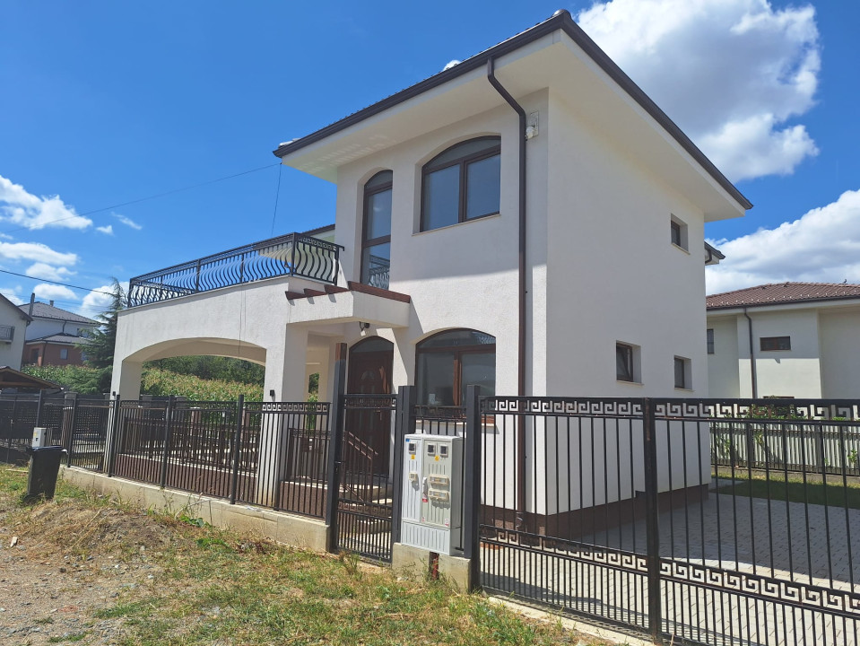 De vânzare casă cu etaj, semifinisat interior, Dezmir, 235000 Eur
