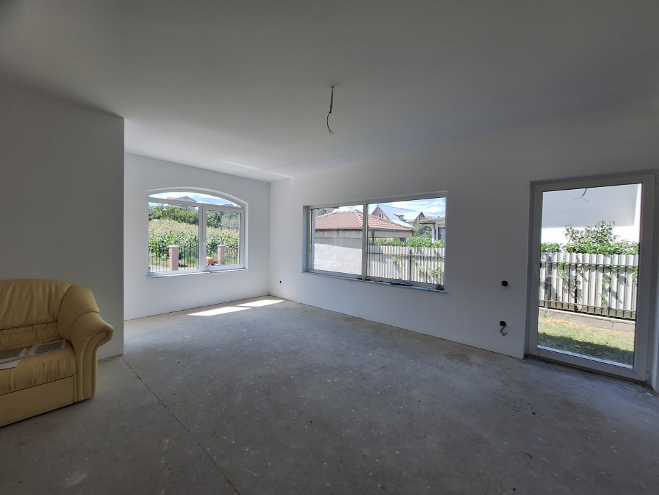 De vânzare casă cu etaj, semifinisat interior, Dezmir, 235000 Eur