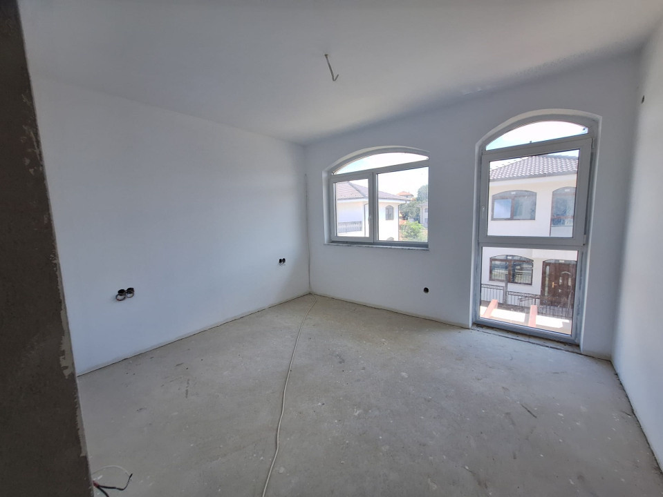 De vânzare casă cu etaj, semifinisat interior, Dezmir, 235000 Eur