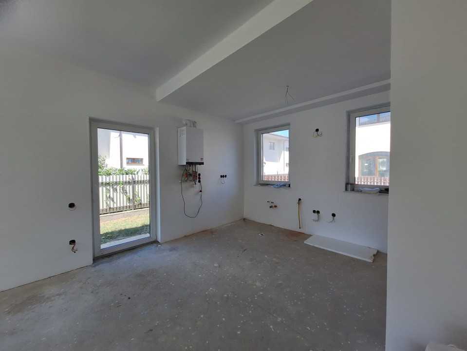 De vânzare casă cu etaj, semifinisat interior, Dezmir, 235000 Eur