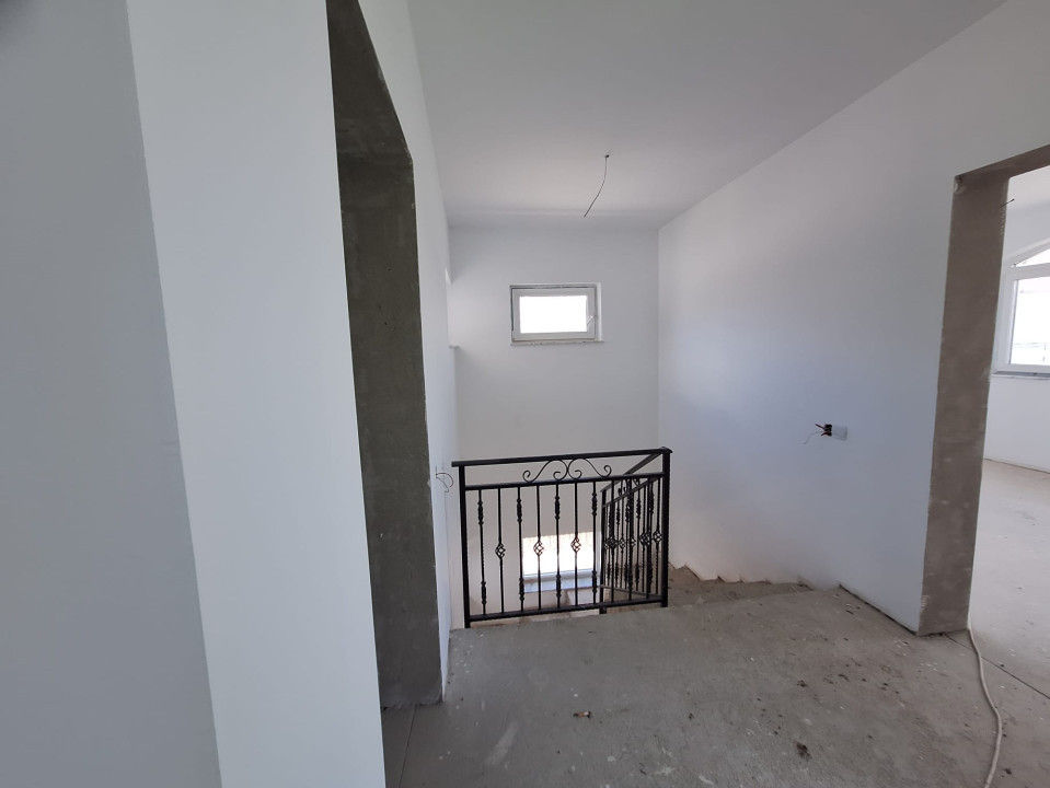 De vânzare casă cu etaj, semifinisat interior, Dezmir, 235000 Eur