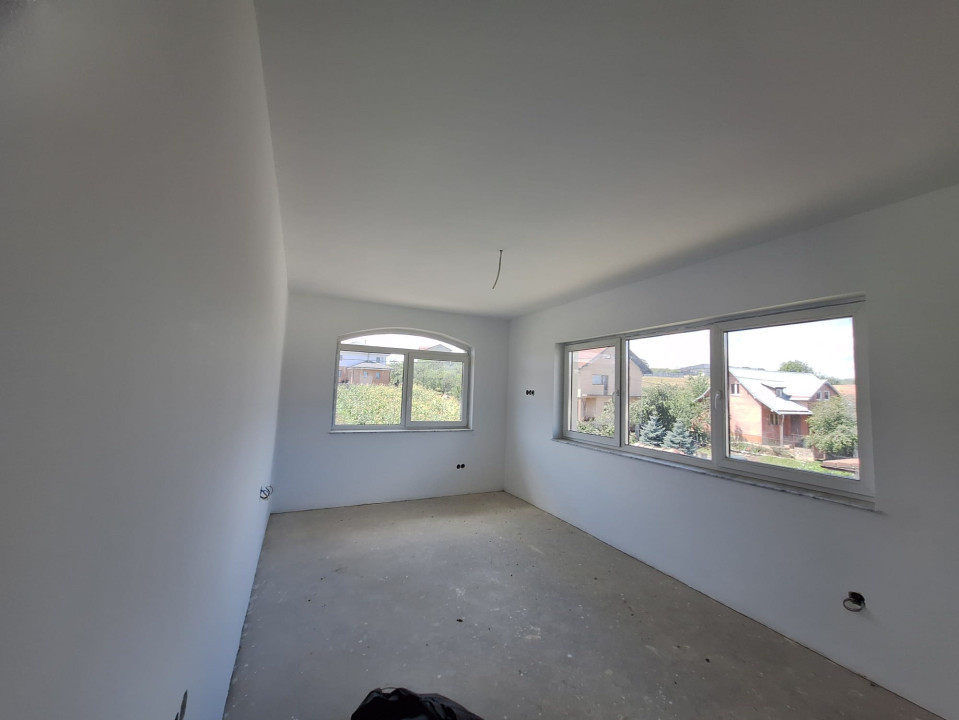 De vânzare casă cu etaj, semifinisat interior, Dezmir, 235000 Eur
