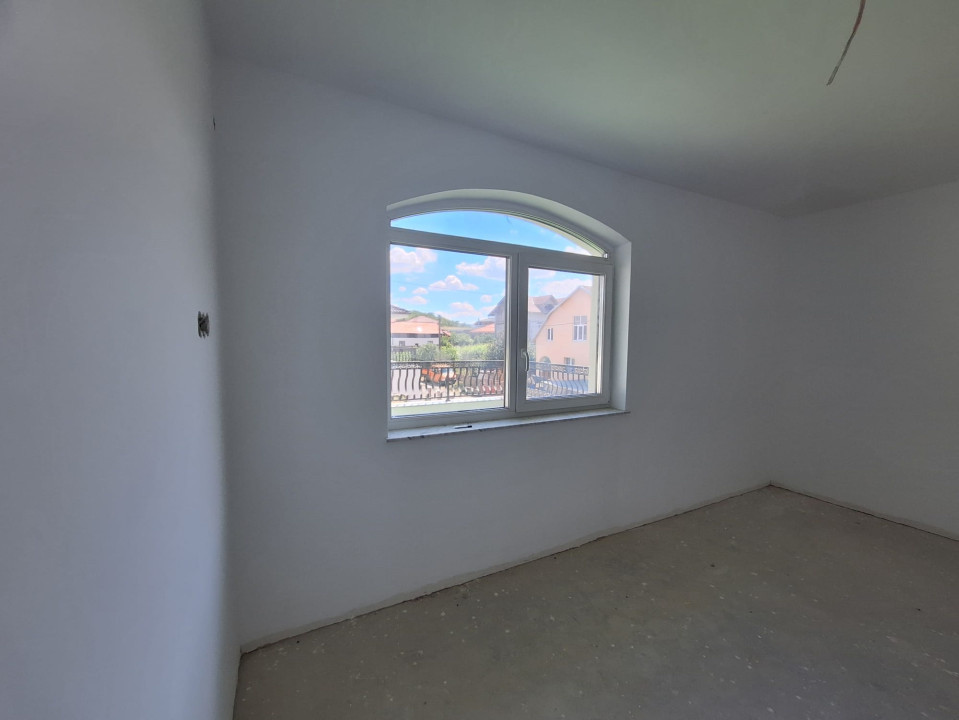De vânzare casă cu etaj, semifinisat interior, Dezmir, 235000 Eur