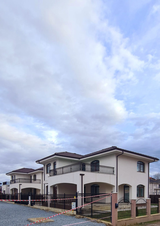 De vânzare casă cu etaj, semifinisat interior, Dezmir, 235000 Eur