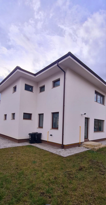 De vânzare casă cu etaj, semifinisat interior, Dezmir, 235000 Eur