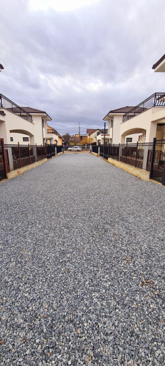 De vânzare casă cu etaj, semifinisat interior, Dezmir, 235000 Eur