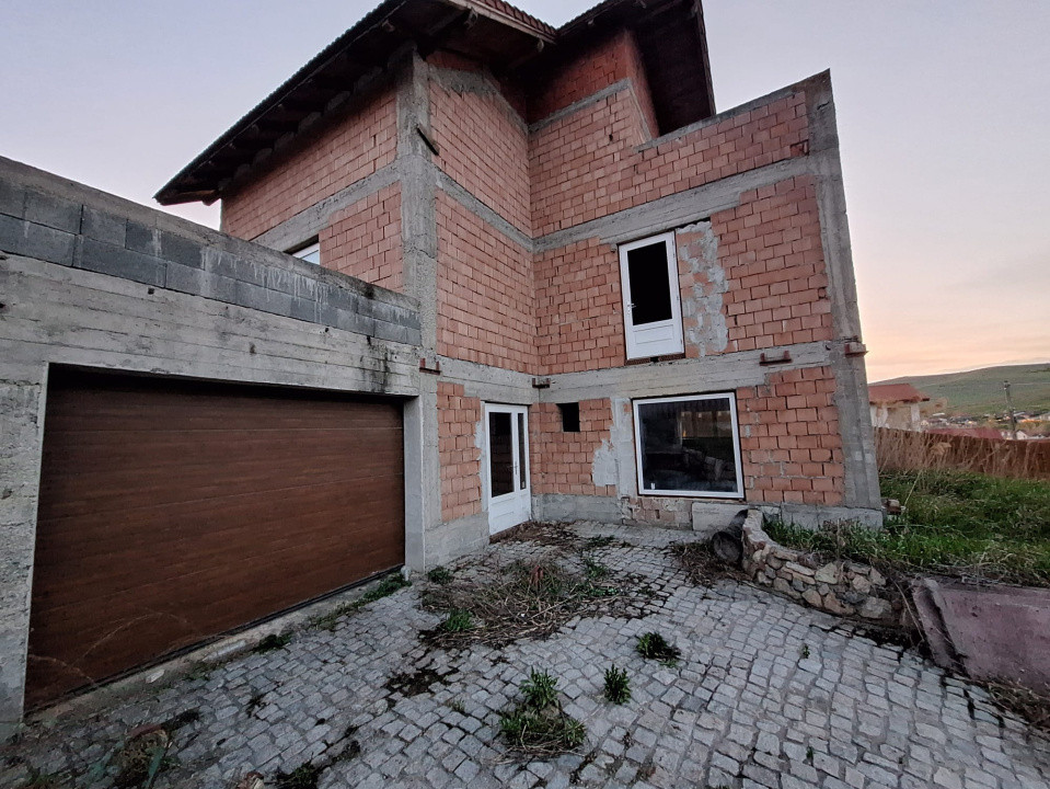 Ocazie! Casă de 200 mp., teren  1000 mp., 194900 Eur, Câmpenești