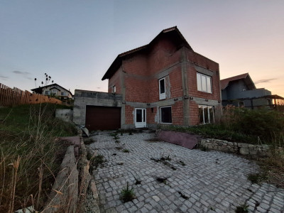 Ocazie! Casă de 200 mp., teren  1000 mp., 194900 Eur, Câmpenești