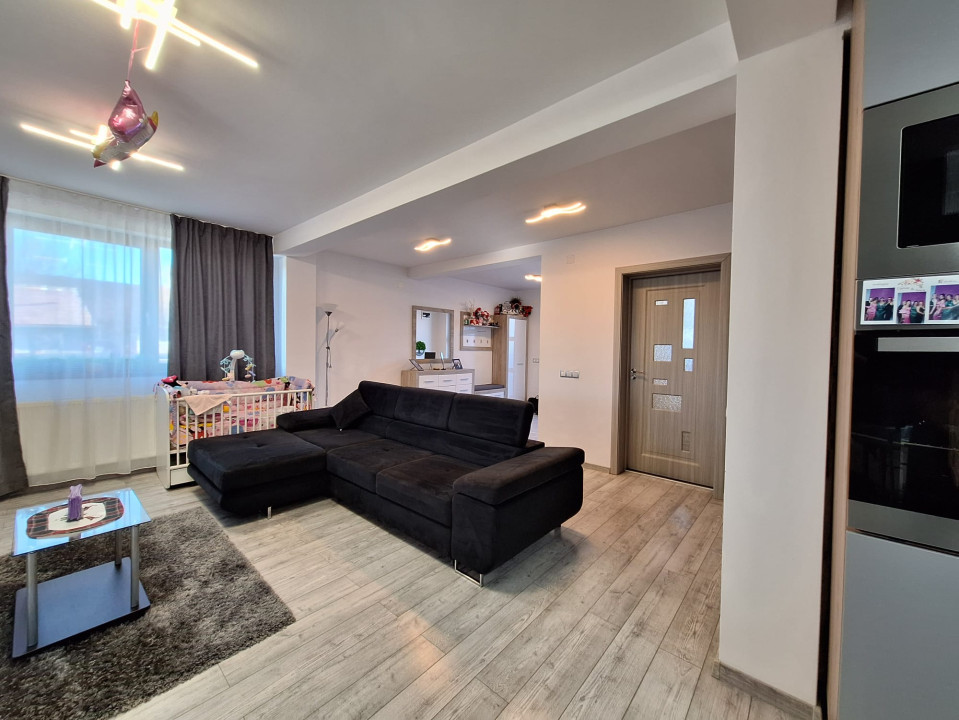 De vânzare casă cu 5 camere, teren de 364 mp, 195 000 euro. sat Jucu