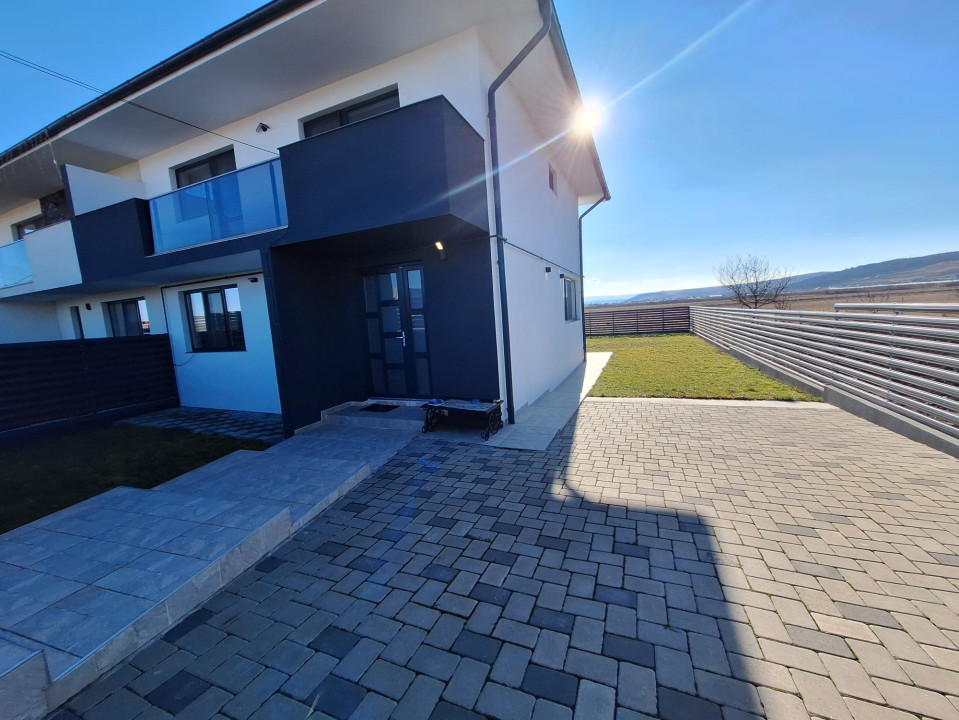 De vânzare casă cu 5 camere, teren de 364 mp, 195 000 euro. sat Jucu