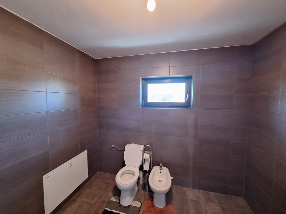 De vânzare casă cu 5 camere, teren de 364 mp, 195 000 euro. sat Jucu