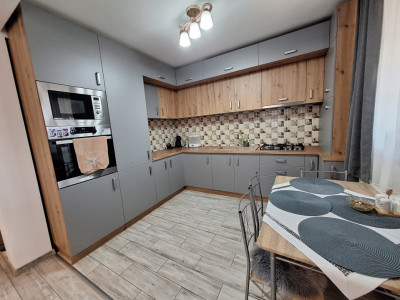 De vânzare casă cu 5 camere, teren de 364 mp, 194900 euro. com Jucu