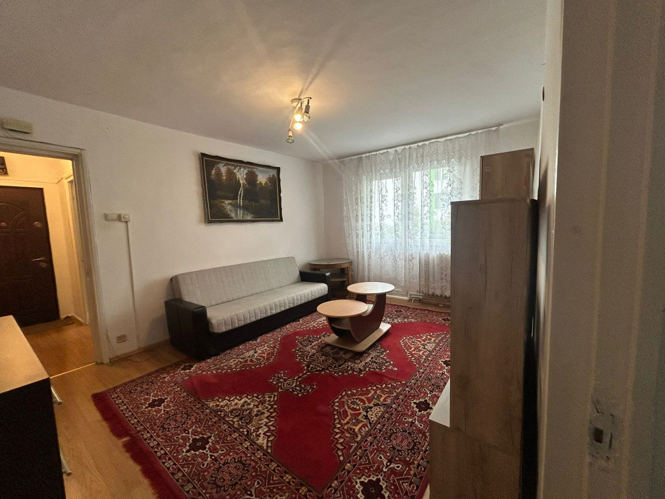 🏡 Închiriez apartament 3 camere – decomandat, mobilat și utilat.