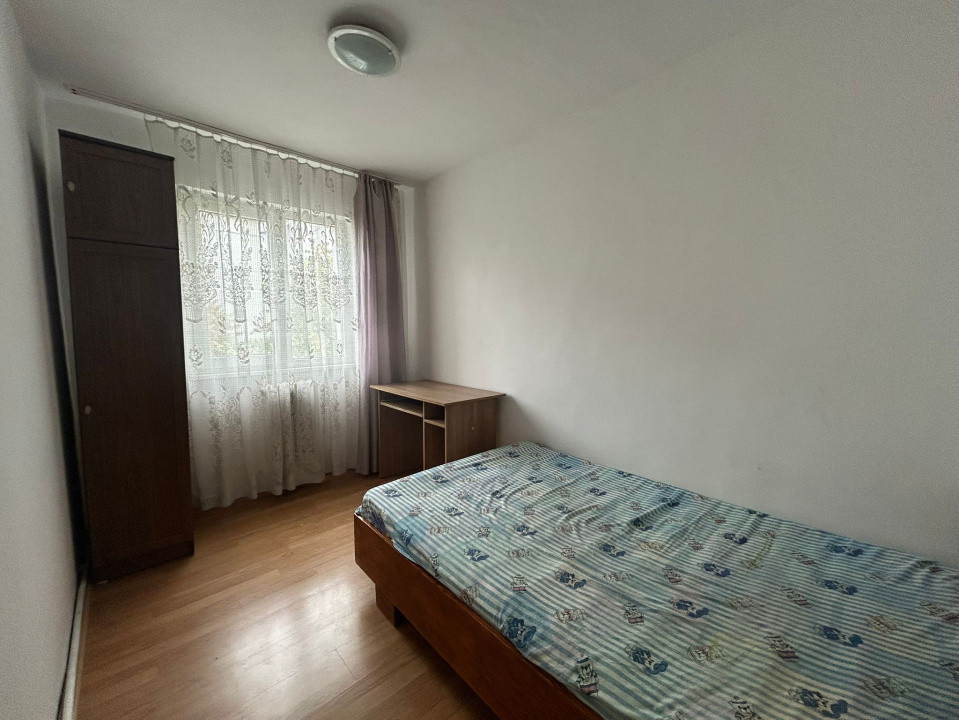 🏡 Închiriez apartament 3 camere – decomandat, mobilat și utilat.