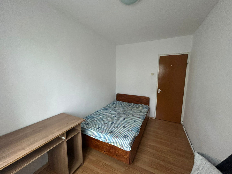 🏡 Închiriez apartament 3 camere – decomandat, mobilat și utilat.