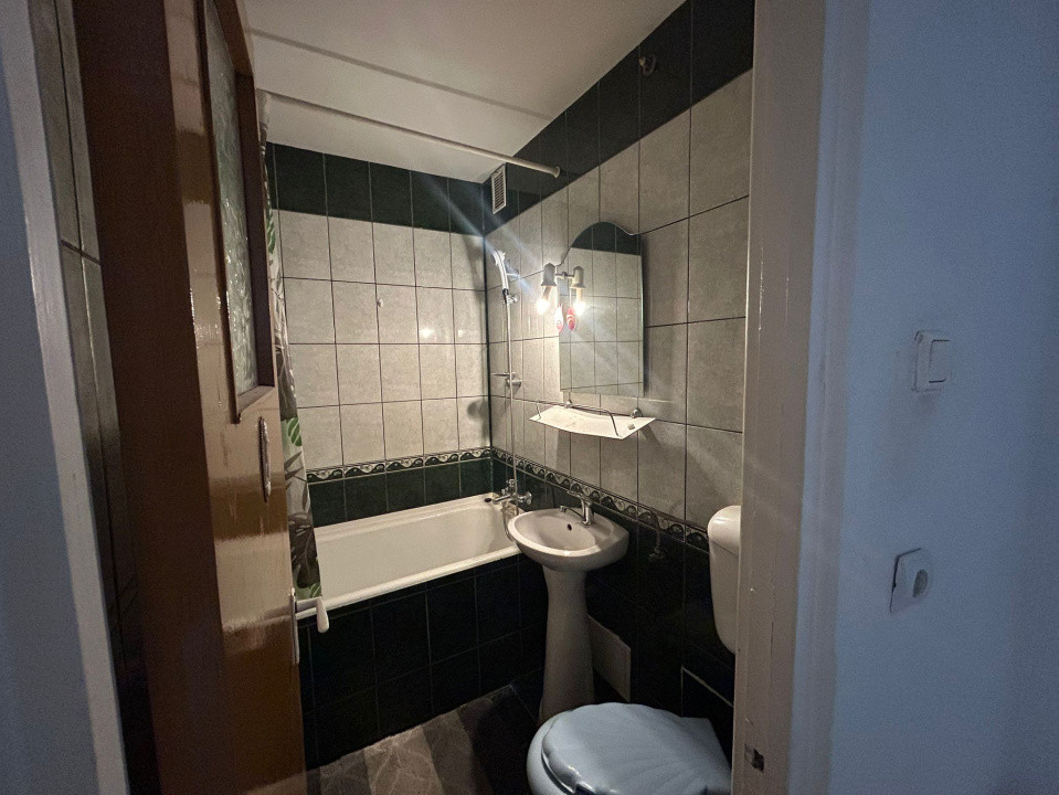 🏡 Închiriez apartament 3 camere – decomandat, mobilat și utilat.