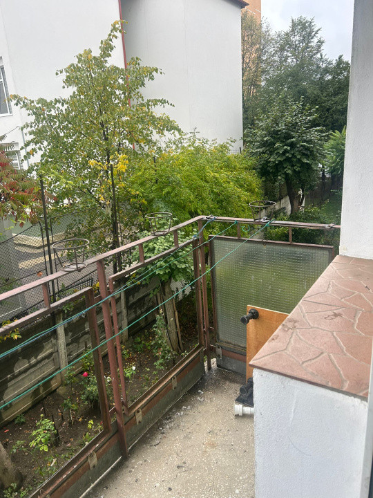 🏡 Închiriez apartament 3 camere – decomandat, mobilat și utilat.