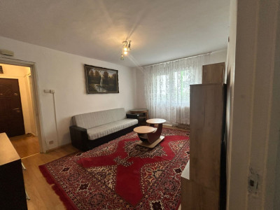 🏡 Închiriez apartament 3 camere – decomandat, mobilat și utilat.