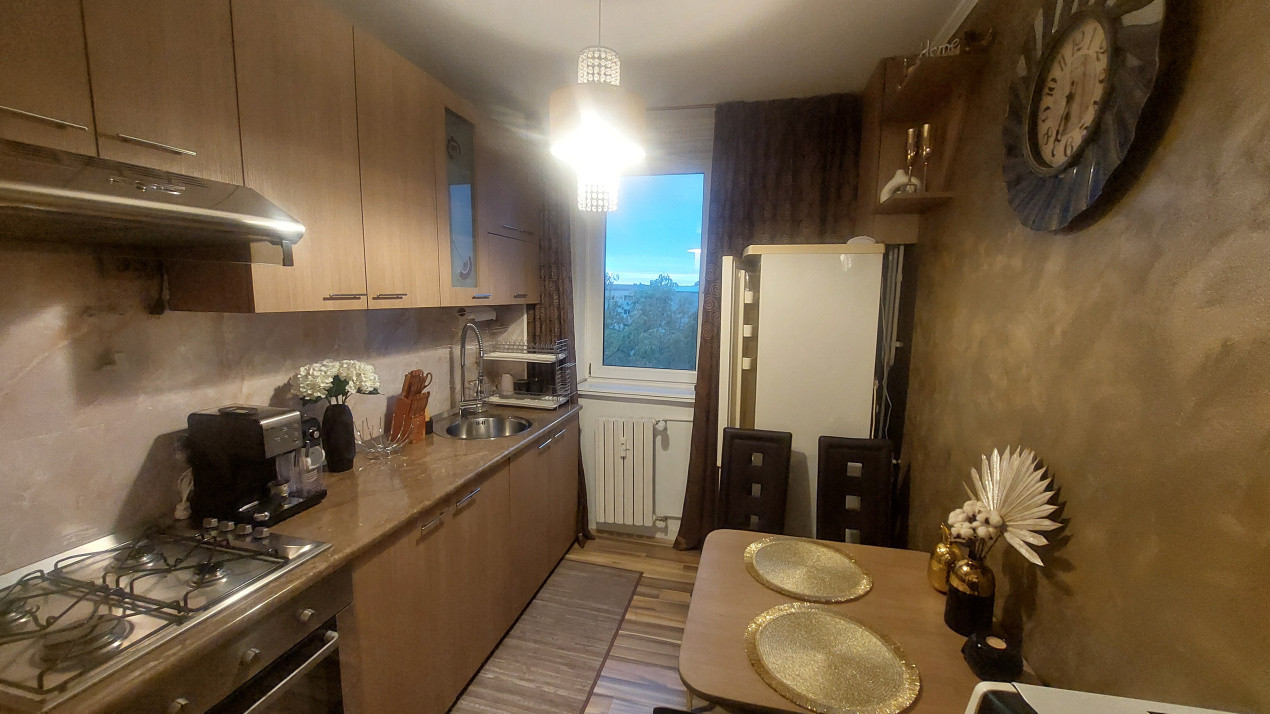 Apartament doua camere semidecomandat, etajul 4, Calea Bucuresti zona Institut