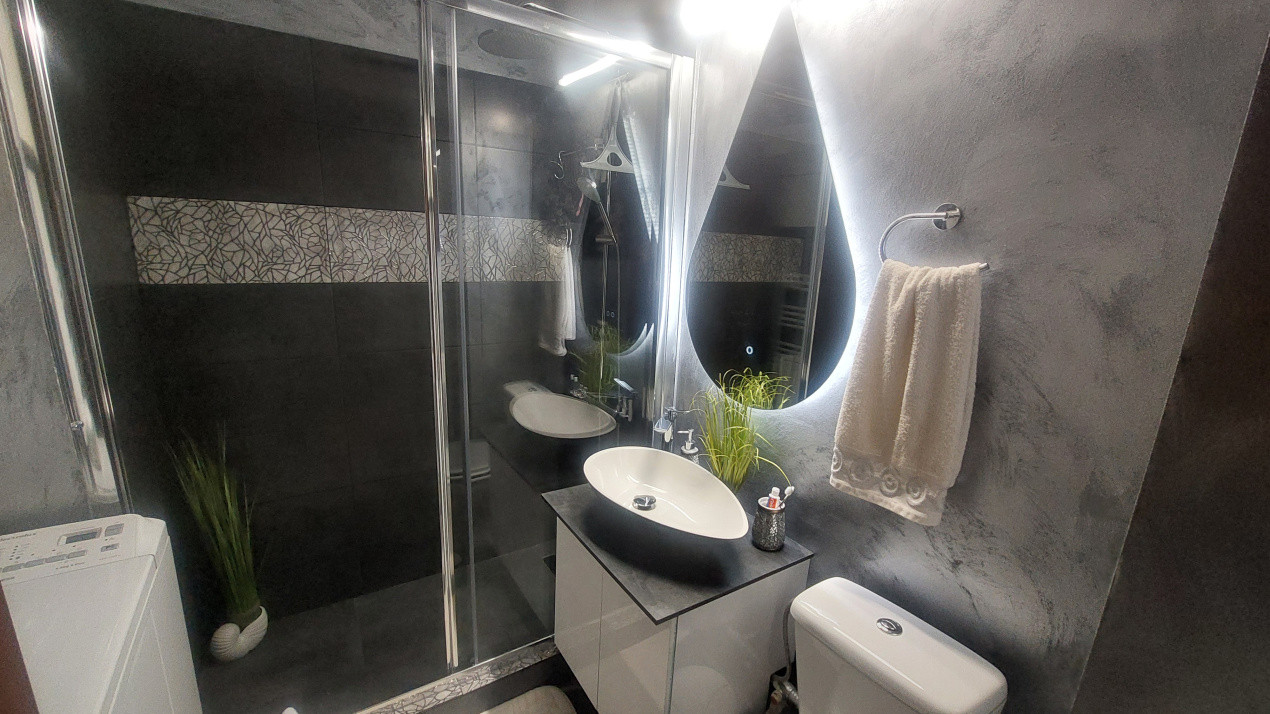 Apartament doua camere semidecomandat, etajul 4, Calea Bucuresti zona Institut