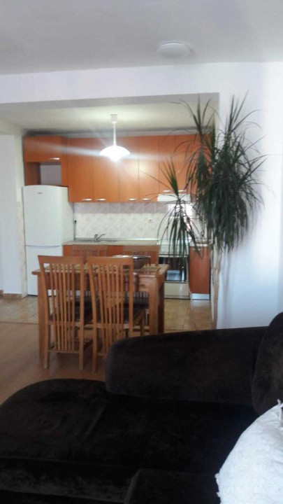 Apartament de închiriat- 3 camere (62 mp)
