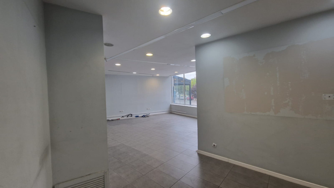 Spatiu comercial, 143mp, Calea Bucuresti, zona McDonald"s