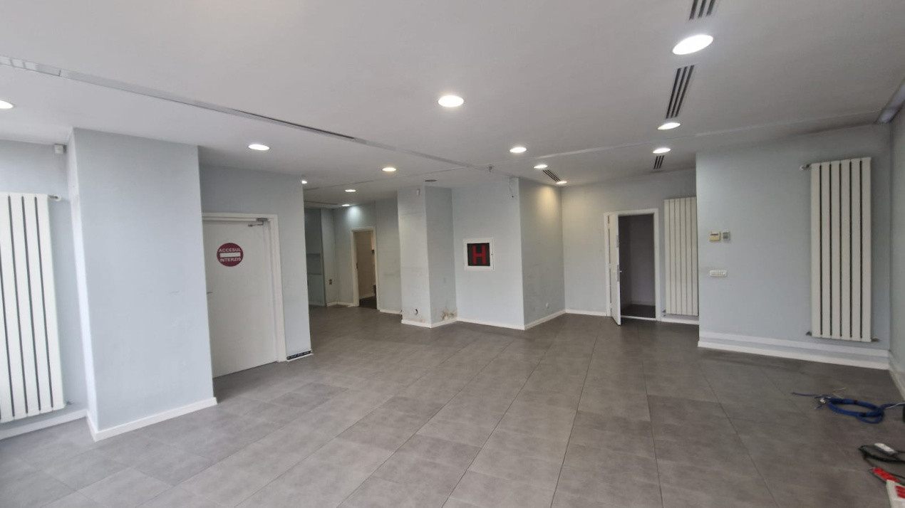 Spatiu comercial, 143mp, Calea Bucuresti, zona McDonald"s