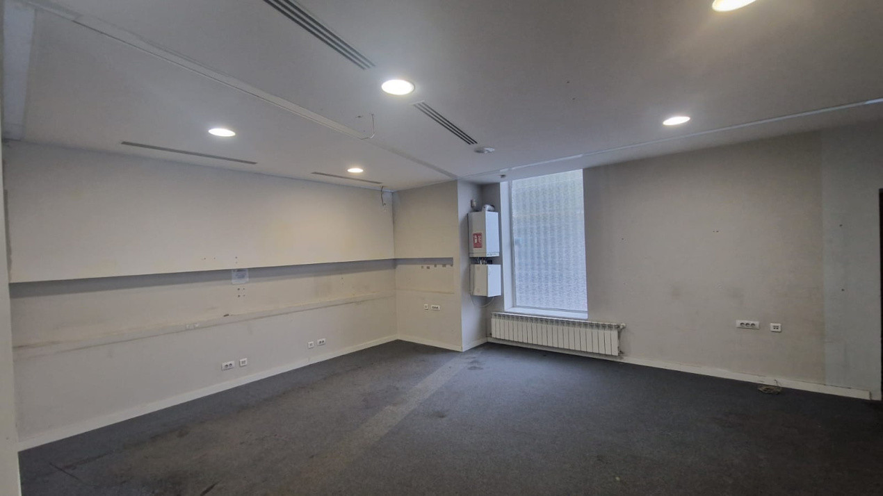 Spatiu comercial, 143mp, Calea Bucuresti, zona McDonald"s