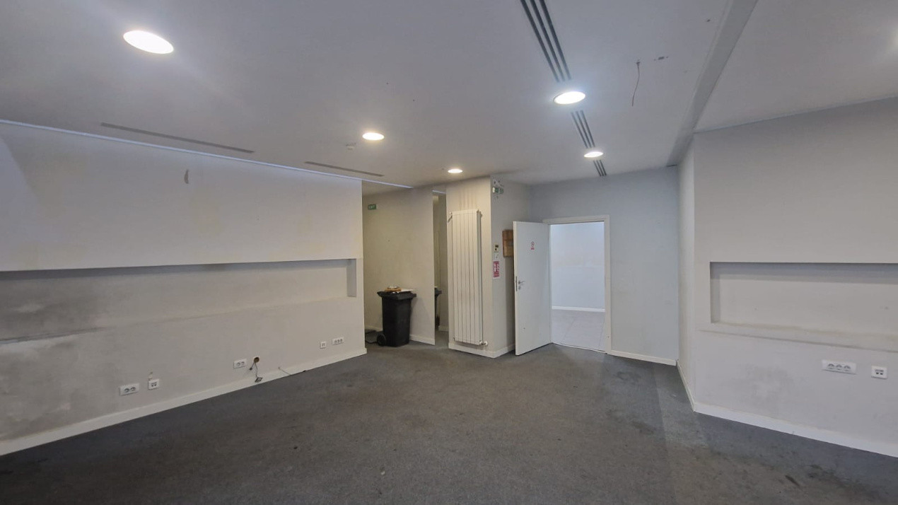 Spatiu comercial, 143mp, Calea Bucuresti, zona McDonald"s
