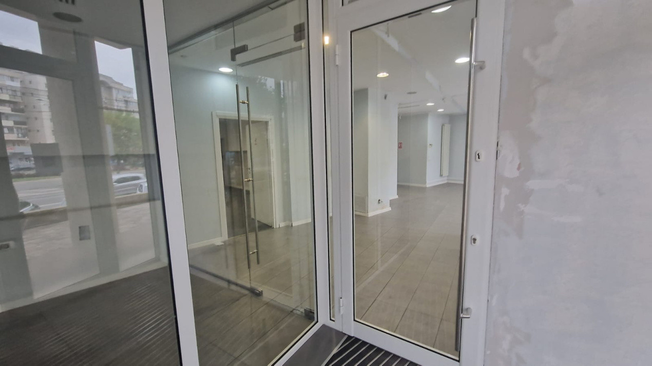 Spatiu comercial, 143mp, Calea Bucuresti, zona McDonald"s