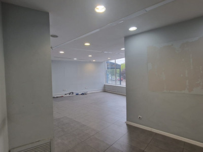 Spatiu comercial, 143mp, Calea Bucuresti, zona McDonald"s