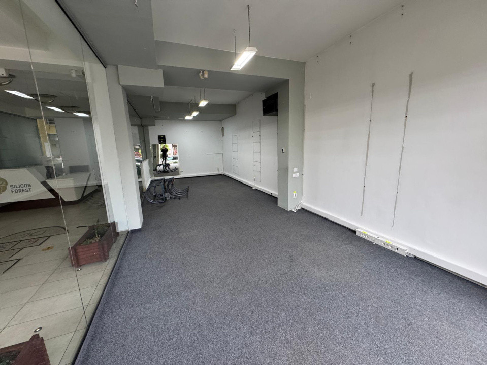 Închiriere spațiu comercial cu vitrină în Centrul Clujului!