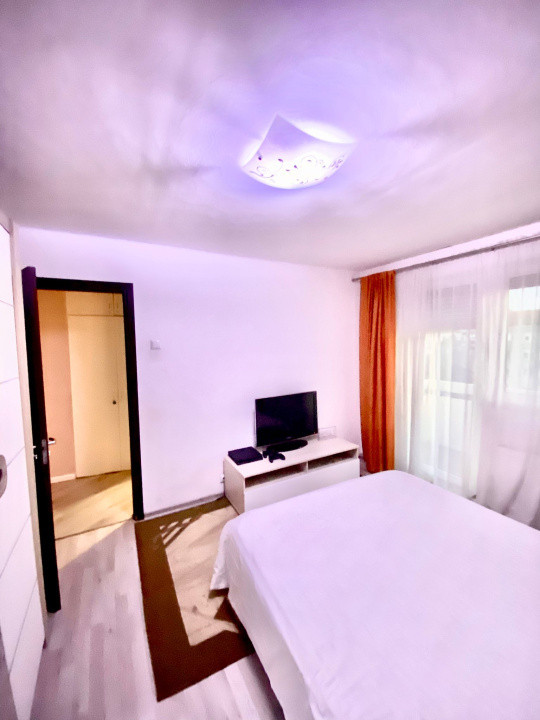 Apart.3 cam decomandat, 79 mp utili, 2 balcoane deschise, str Lacul Roșu 