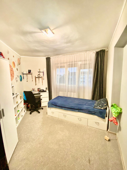 Apart.3 cam decomandat, 79 mp utili, 2 balcoane deschise, str Lacul Roșu 