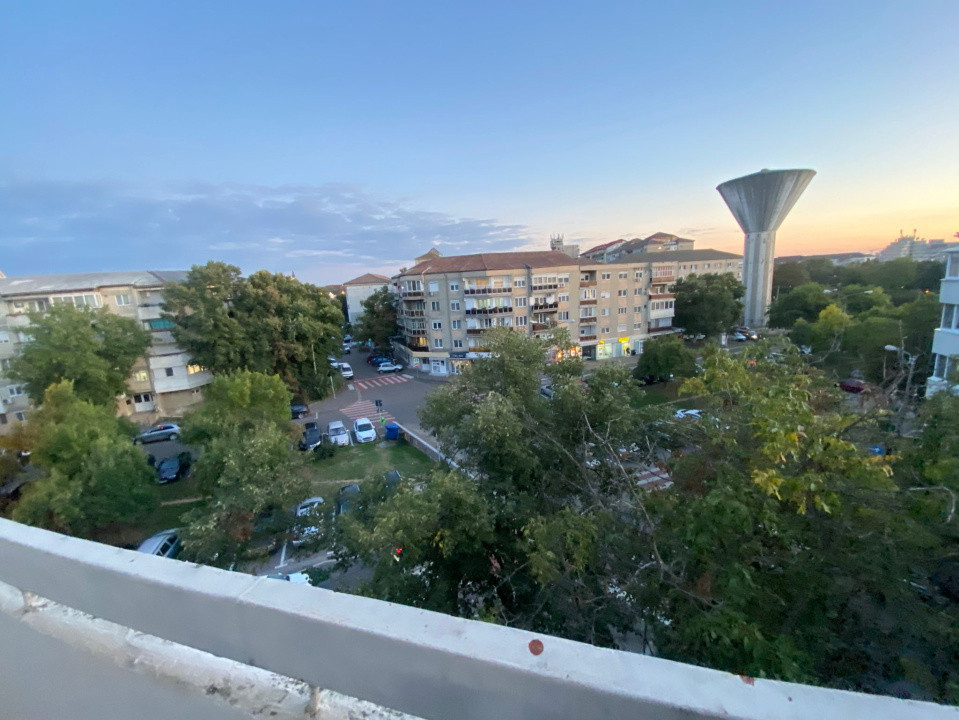 Apart.3 cam decomandat, 79 mp utili, 2 balcoane deschise, str Lacul Roșu 