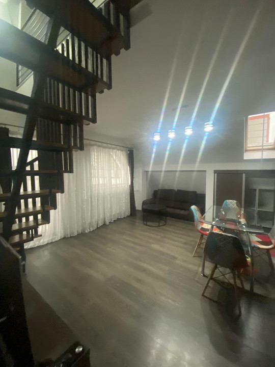 Vânzare apartament 3 camere tip PENTHOUSE Tractorul(Coresi) Brașov