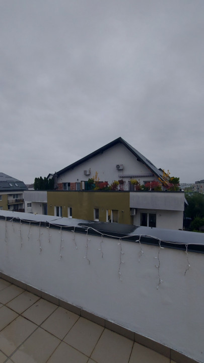 Vânzare apartament 3 camere tip PENTHOUSE Tractorul(Coresi) Brașov