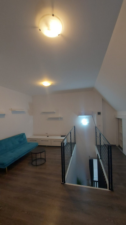 Vânzare apartament 3 camere tip PENTHOUSE Tractorul(Coresi) Brașov