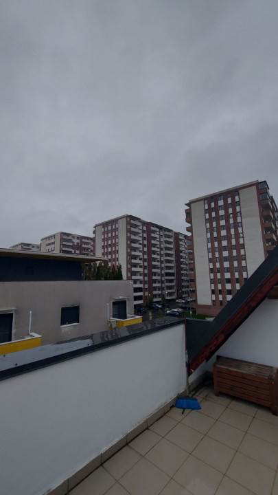 Vânzare apartament 3 camere tip PENTHOUSE Tractorul(Coresi) Brașov