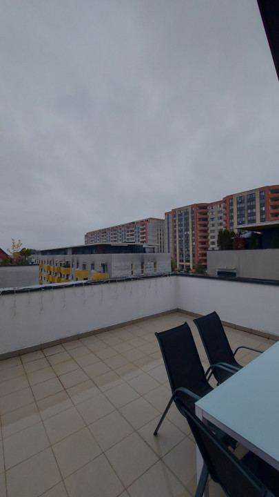 Vânzare apartament 3 camere tip PENTHOUSE Tractorul(Coresi) Brașov